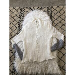 Alquema Crushed Pleat Crinkle Button Front Size 1 Blouse Gray Cuffs White. B9